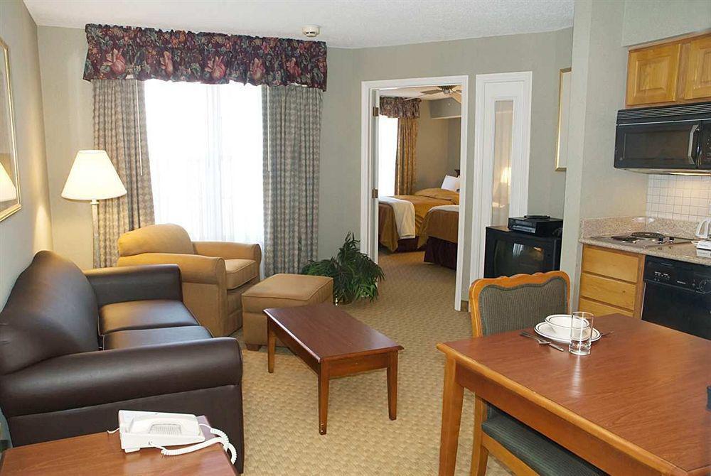 Sonesta Es Suites Cincinnati - Sharonville East Room photo