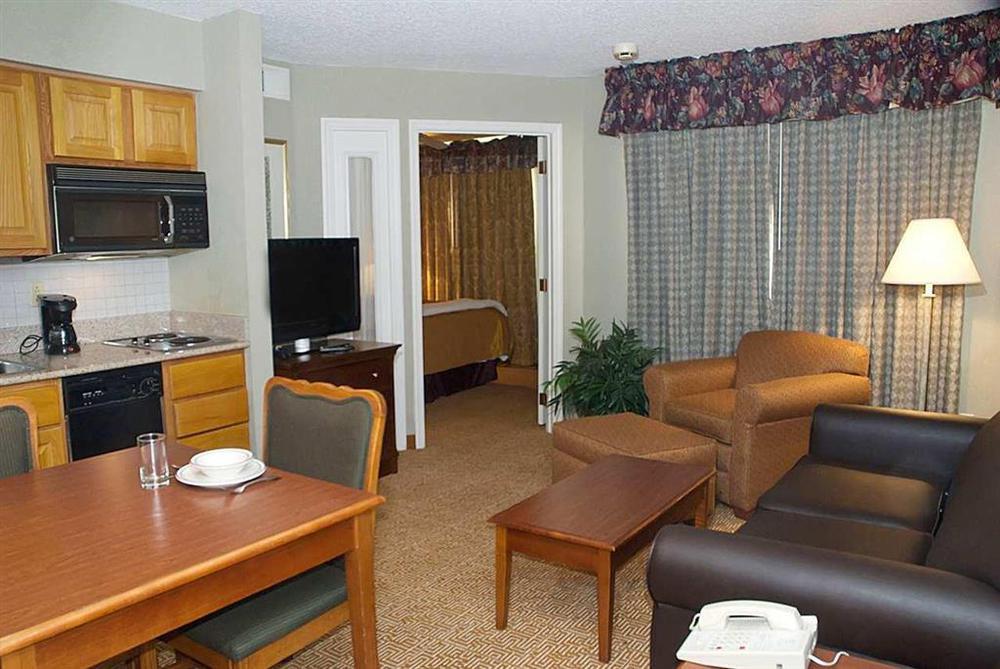 Sonesta Es Suites Cincinnati - Sharonville East Room photo